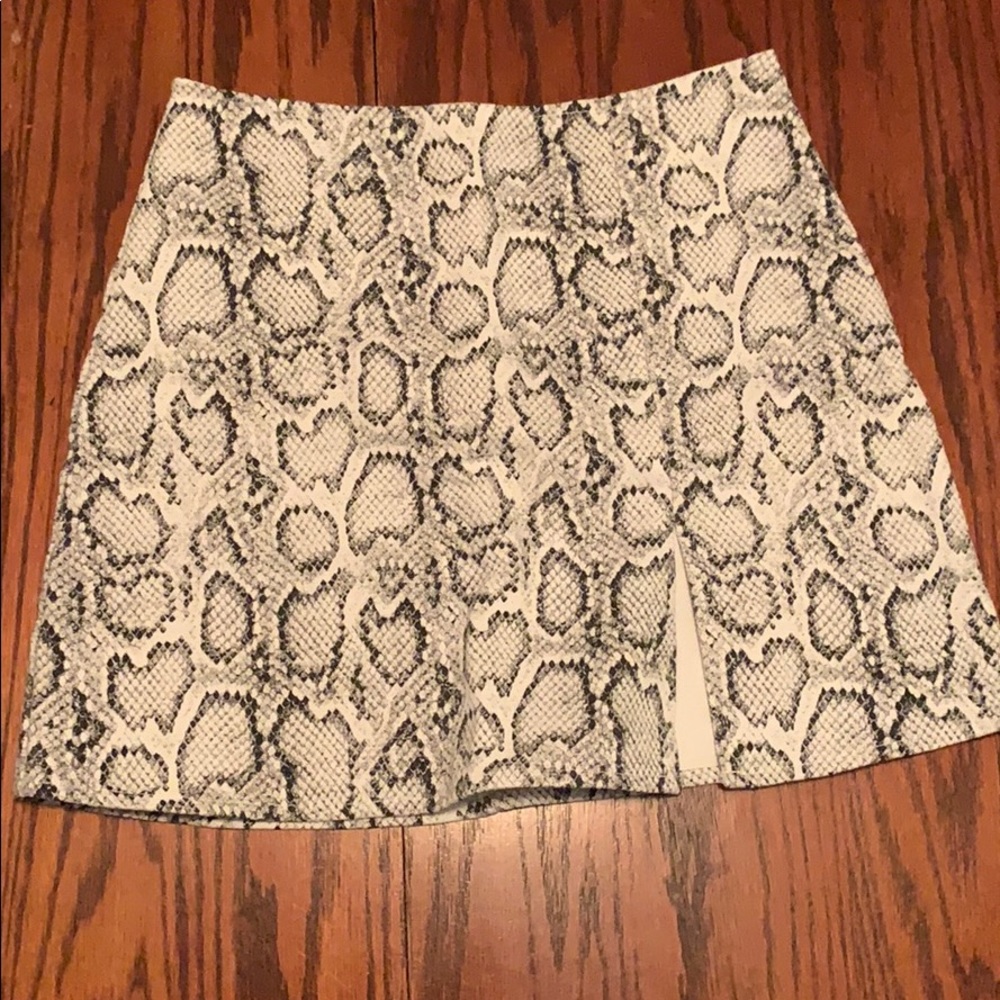 Python print mini skirt with slit